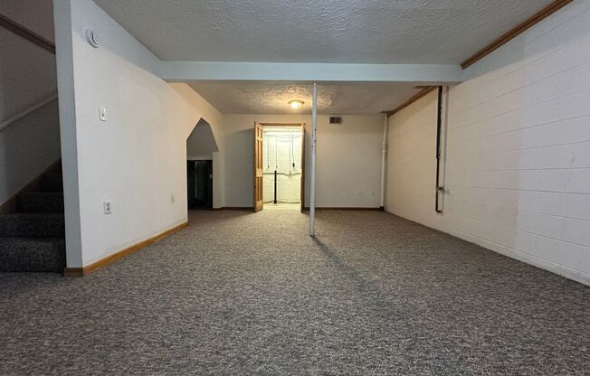 2 beds, 1.5 baths, $1,099, Unit 4