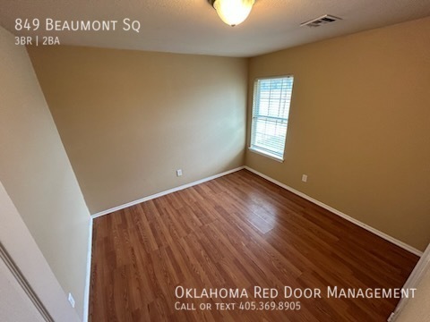 849 BEAUMONT SQ
