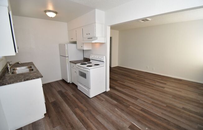 715 N 11th St - 1 BEDROOM APARTMENT - DOWNTOWN - NO PETS