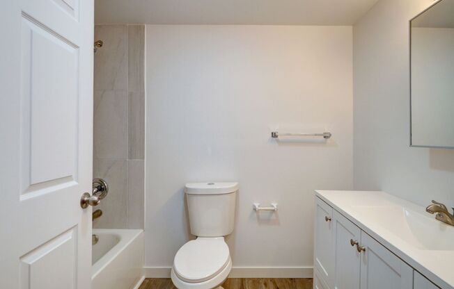 3 beds, 1 bath, $1,475, Unit O-3