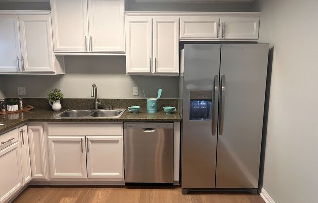 2 beds, 1.5 baths, 900 sqft, $2,895, Unit B13