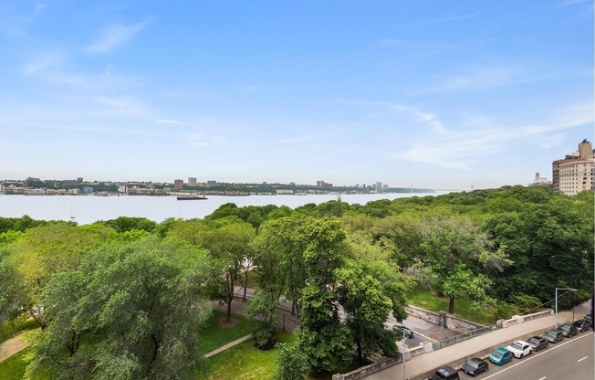 230 RIVERSIDE DR