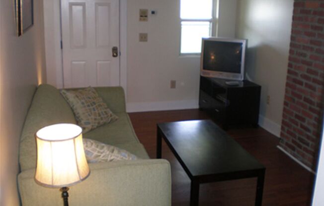 1 bed, 1 bath, 525 sqft, $895, Unit 18
