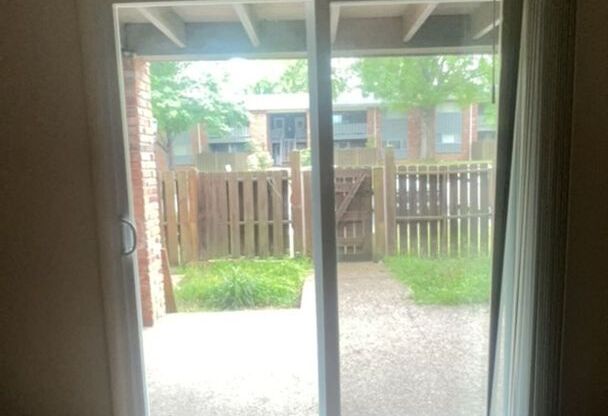 1 bed, 1 bath, 725 sqft, $970, Unit R01 Annex