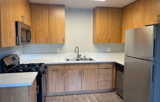 2 beds, 1 bath, 950 sqft, $3,205, Unit 1720-16