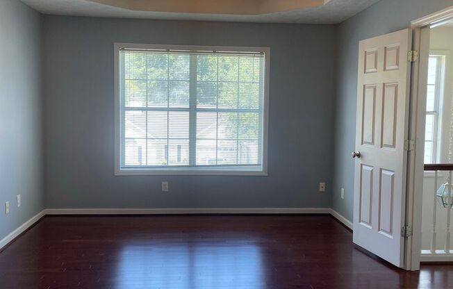 House in Auburn with fenced back yard!
