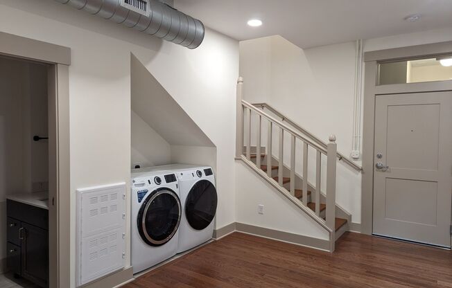 1 bed, 1.5 baths, 1,131 sqft, $1,655, Unit 1705 - 301