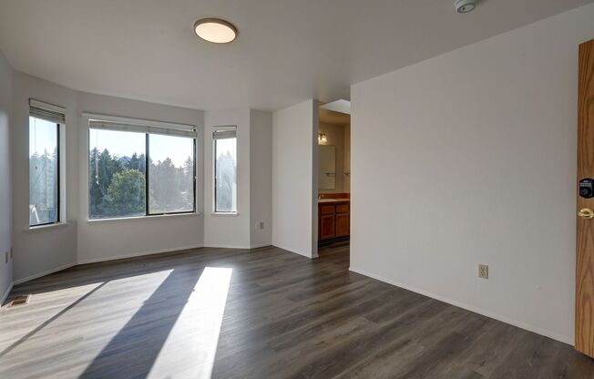 Spacious 3 Bed 2.2 Bath Home in Fantastic Federal Way Location!