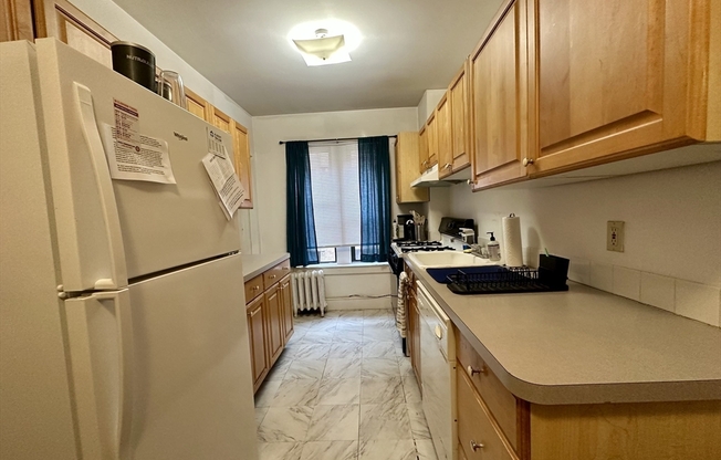3 beds, 1 bath, 1,000 sqft, $5,500, Unit 14