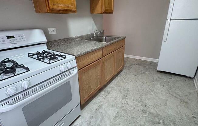 3 beds, 1 bath, 1,003 sqft, $1,225, Unit CA 143.5-3W
