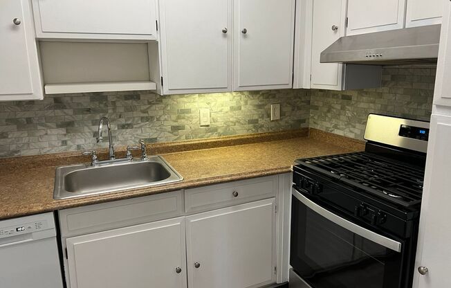 1 bed, 1 bath, $1,800, Unit # 303