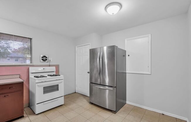 3 beds, 1 bath, $1,650