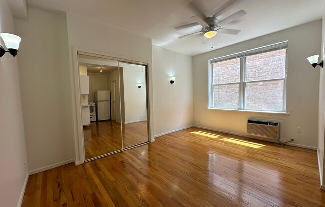 Studio, 1 bath, 300 sqft, $1,095, Unit 5959-404