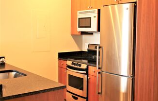 2 beds, 2 baths, 800 sqft, $3,495, Unit 403