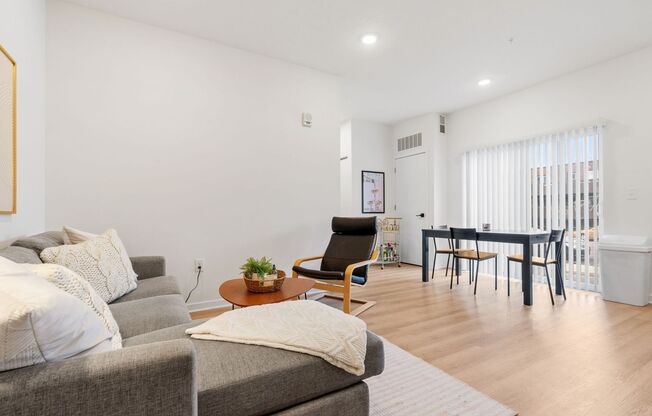 2 beds, 1 bath, 728 sqft, $1,635, Unit 406