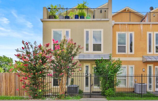 Luxury & Location: Spacious Home Minutes from Houston Hotspots