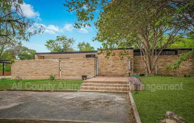 211 BEECHWOOD LN