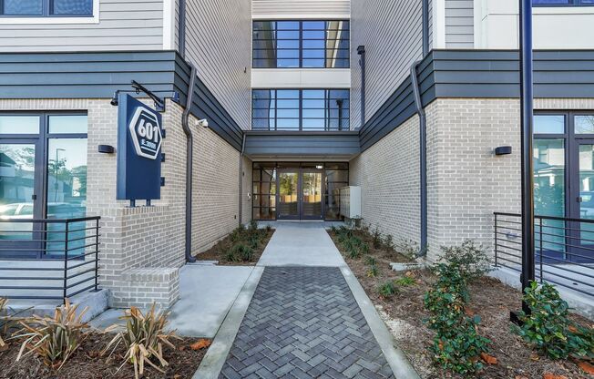 1 bed, 1 bath, 668 sqft, $1,790, Unit #212