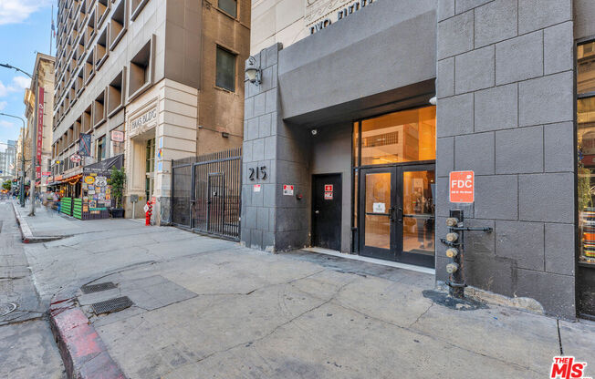 Studio, 1 bath, 650 sqft, $2,000, Unit 811