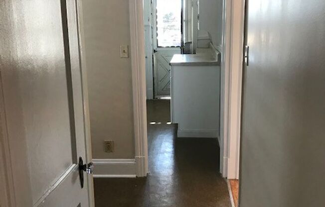 2 beds, 1 bath, $1,850, Unit 2