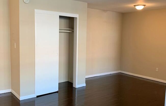 2 beds, 1 bath, $1,916, Unit 448-C16