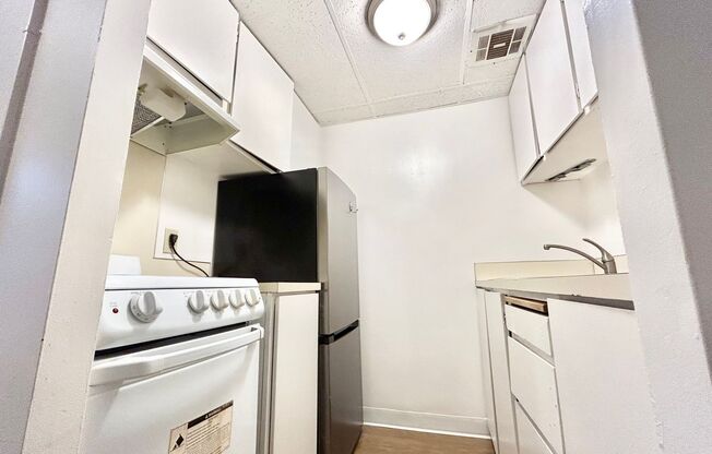 1 bed, 1 bath, 351 sqft, $1,350, Unit 405