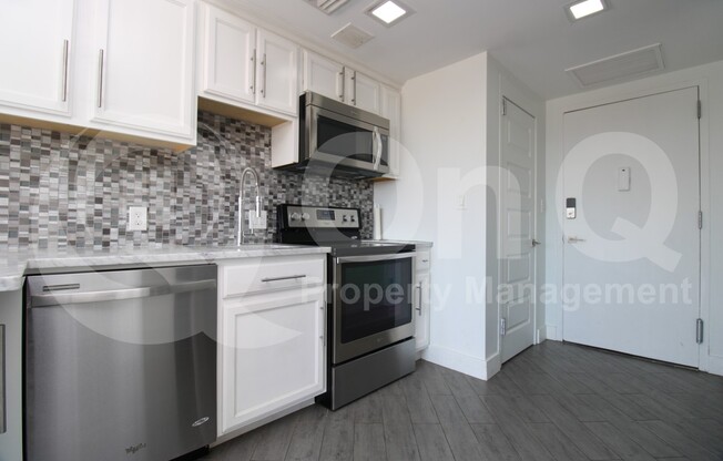 1 bed, 1 bath, 602 sqft, $2,000, Unit 16E