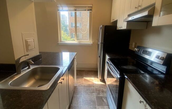 2 beds, 1 bath, 785 sqft, $2,300, Unit 201