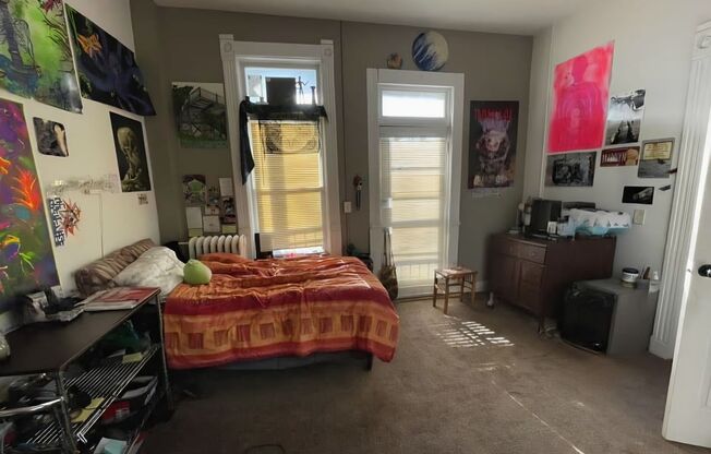 2 beds, 1 bath, $1,500, Unit 15-1