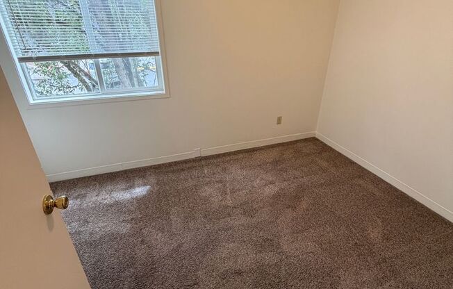 2 beds, 1 bath, $1,450, Unit 19