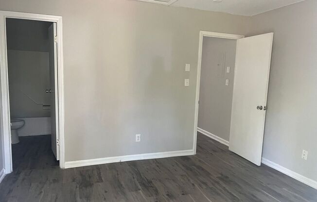 1 bed, 1 bath, 544 sqft, $650, Unit 308 Myrtle Ave