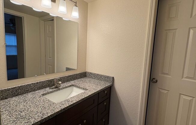 2 beds, 1 bath, 760 sqft, $850, Unit # 26