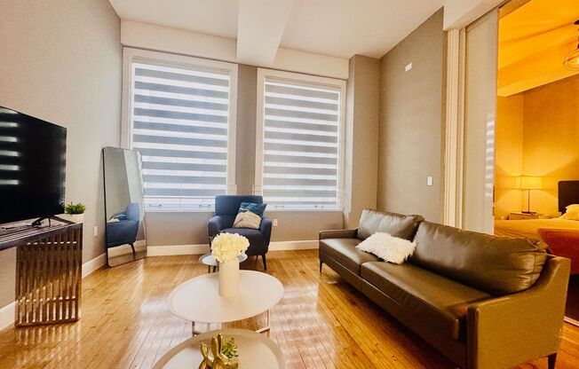 2 beds, 1 bath, 950 sqft, $3,200, Unit 813