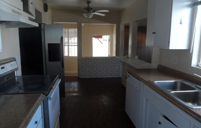 3 Bedroom 2 Bathroom Home w/ Pool