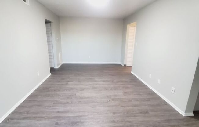 2 beds, 1 bath, 956 sqft, $1,350, Unit 3915-1C