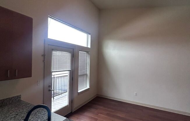 2 beds, 1.5 baths, 920 sqft, $1,700, Unit 89355-08