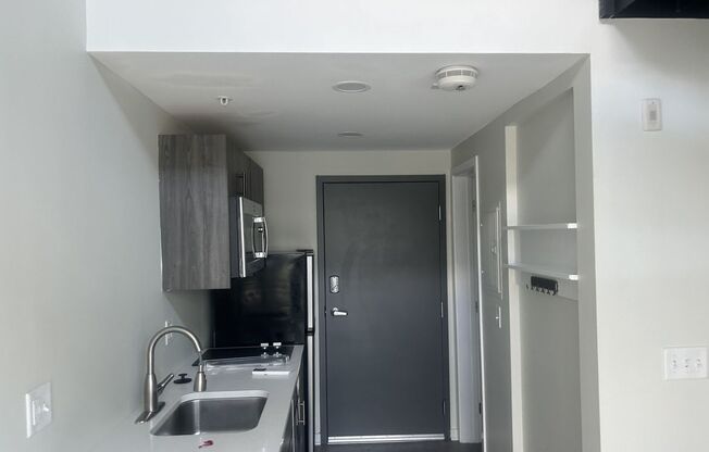 1 bed, 1 bath, 288 sqft, $875, Unit 220