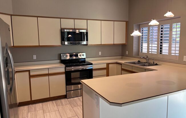 Adorable light and bright! 3Bedroom/2Bath Scottsdale Home!