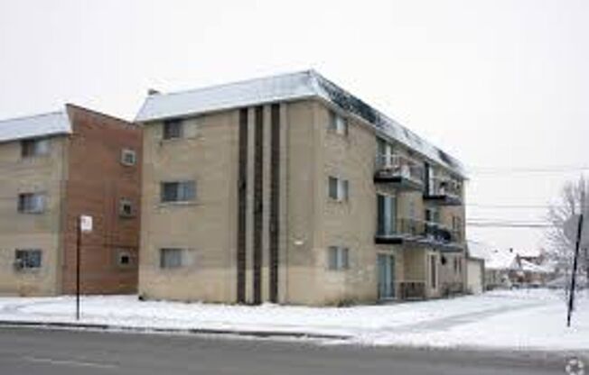 4634-4658 W 79th LLC