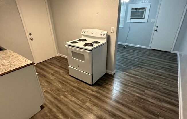 2 beds, 1 bath, 800 sqft, $900, Unit 2112