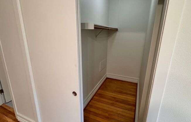 Studio, 1 bath, 400 sqft, $875, Unit 401