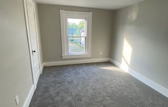 3 beds, 1 bath, $1,200