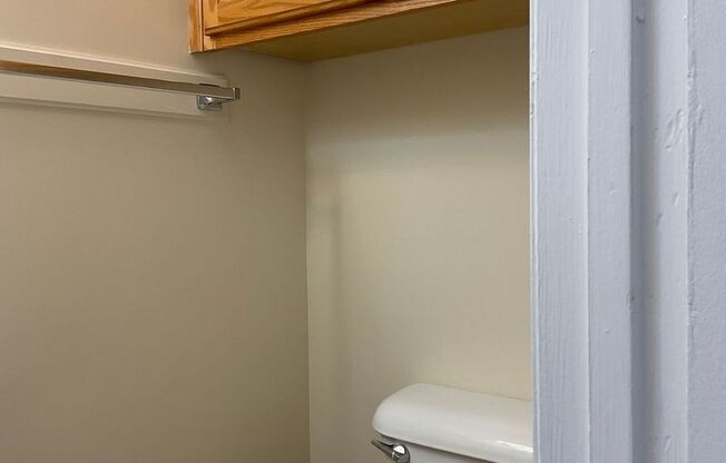 Spacious 2 Bedroom Apartment Available Now!