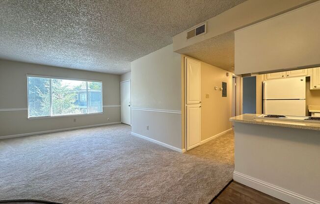 2 beds, 1 bath, 825 sqft, $1,675, Unit 490105
