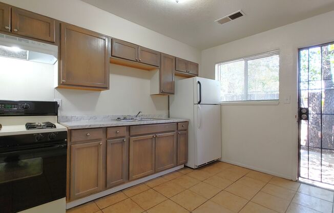 2 beds, 1 bath, 850 sqft, $995, Unit Unit 1