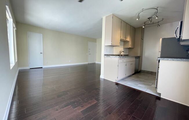 2 beds, 2 baths, $2,895, Unit 205