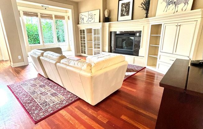 Beautiful Craftsman Style Home Close to OHSU