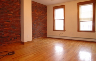527 E 3 ST
