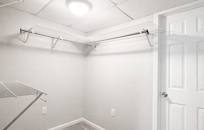 2 beds, 2 baths, $1,650, Unit Bottom
