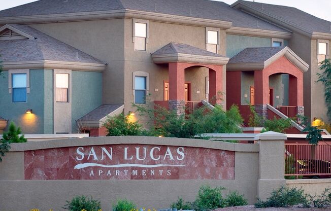 San Lucas Apartments